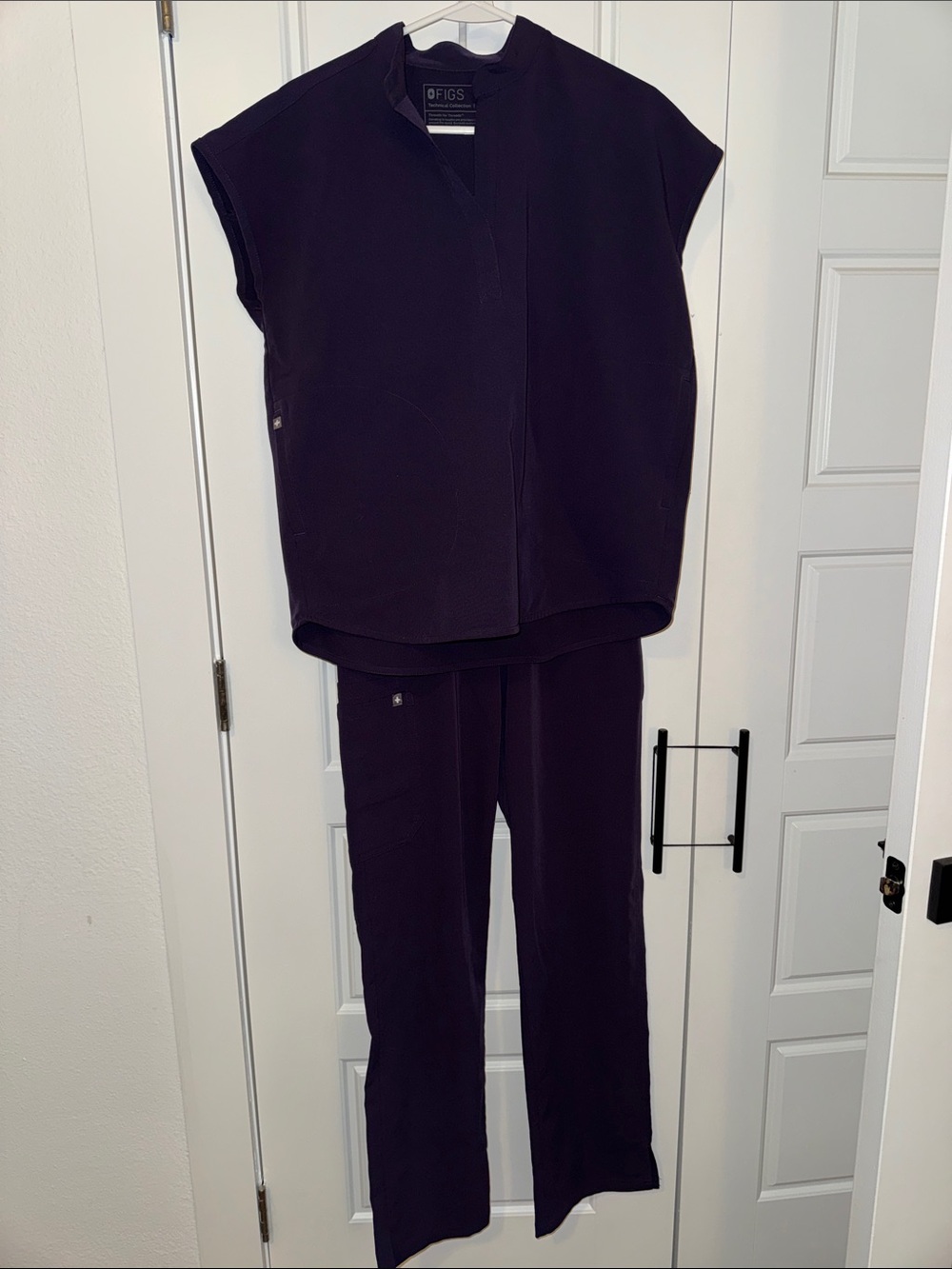 🔺XS FIGS SCRUBS SET - Deep purple